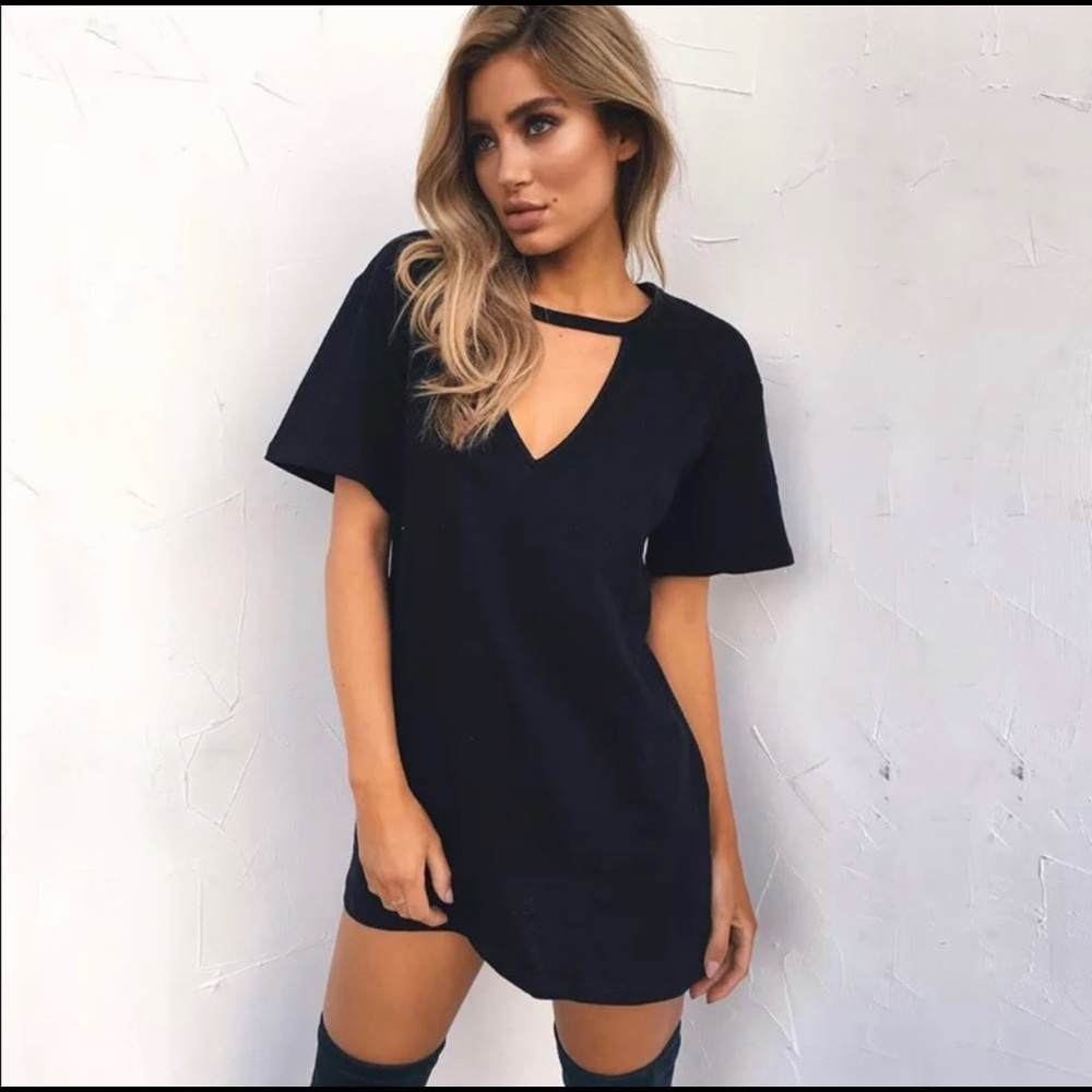 ⭐️NEW ARRIVAL⭐️ T-Shirt Choker V-neck Dress